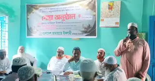 হিলিতে জুলাই শহীদদের আত্মার মাগফিরাত কামনায় দোয়া